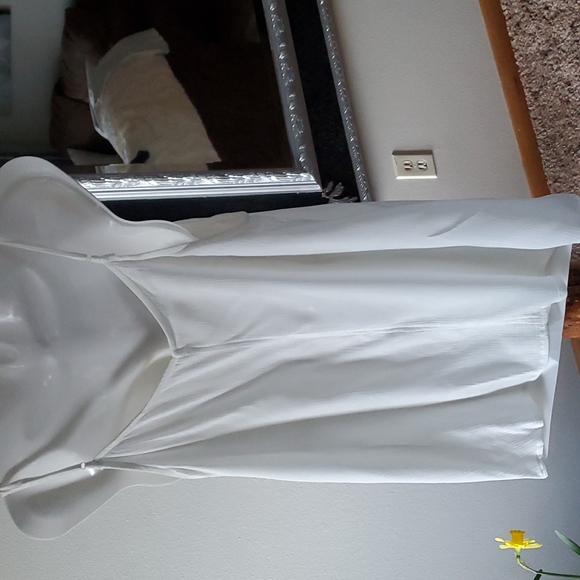 Women's summer top. - Picture 3 of 3